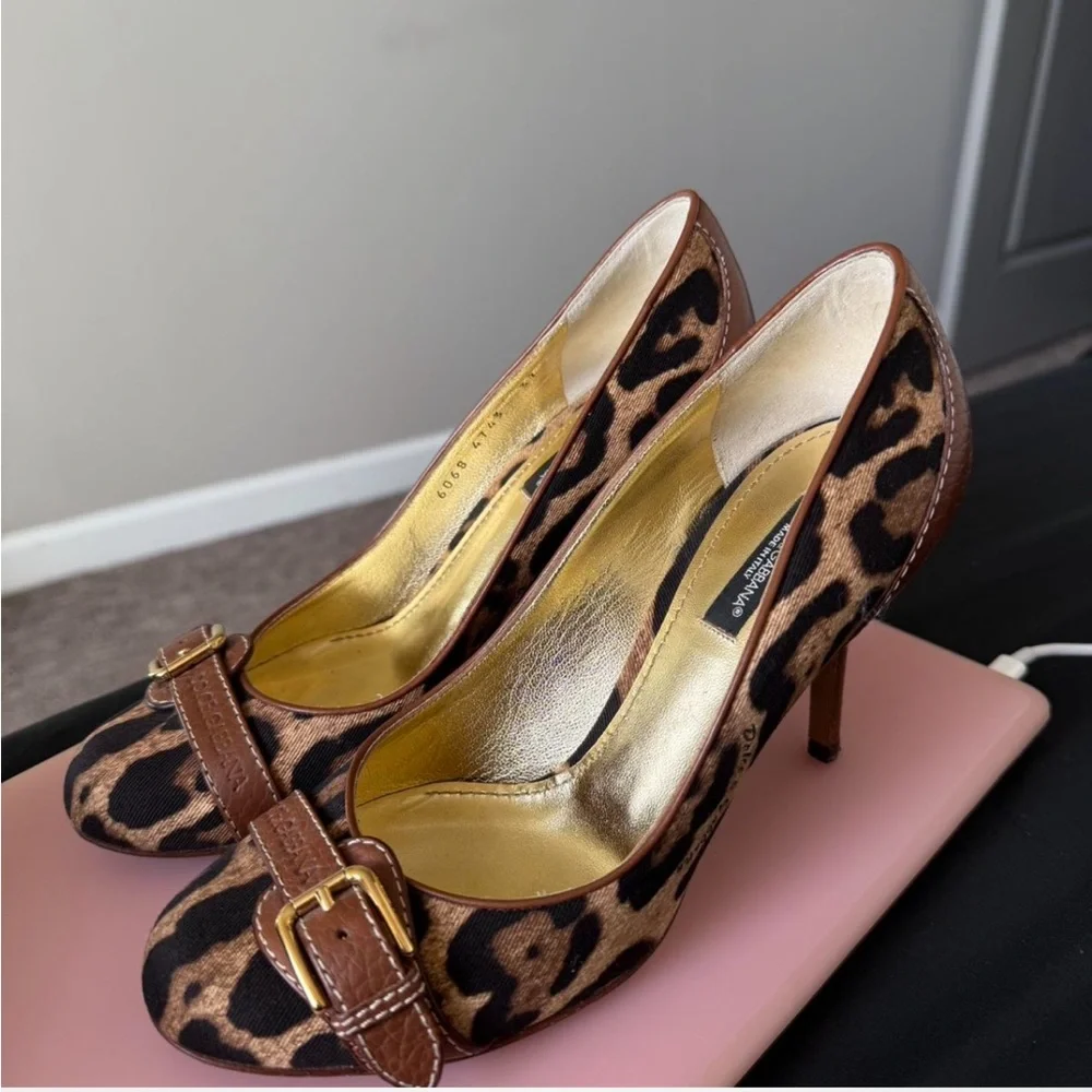 Dolce & Gabbana Leopard Heels with Gold Buckle SIZE 37 or US 7 - Picture 1 of 6